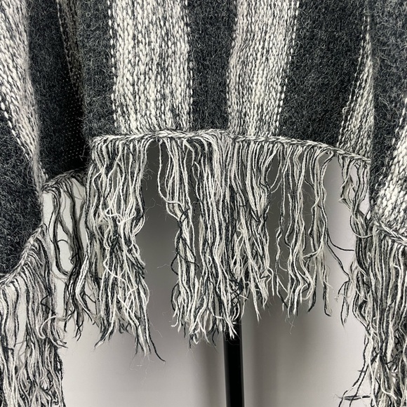 Tris Design Gray Striped Mohair Blend Fringe Trim Open Front Sweater - Picture 6 of 8